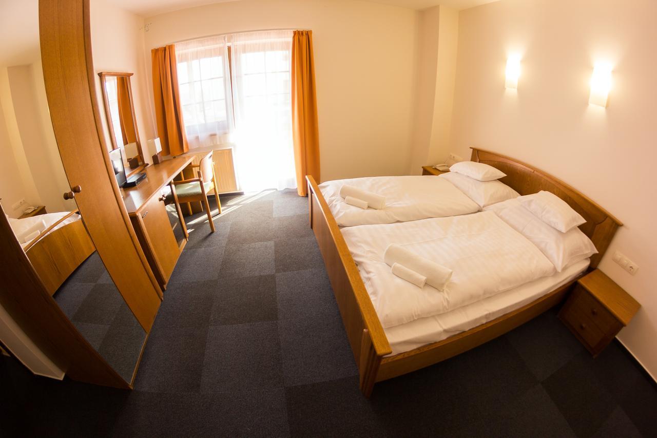 M1 Szekér Csárda Hotel és Étterem Obarok Extérieur photo