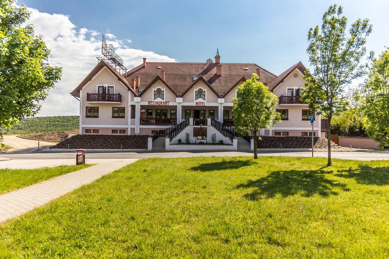M1 Szekér Csárda Hotel és Étterem Obarok Extérieur photo
